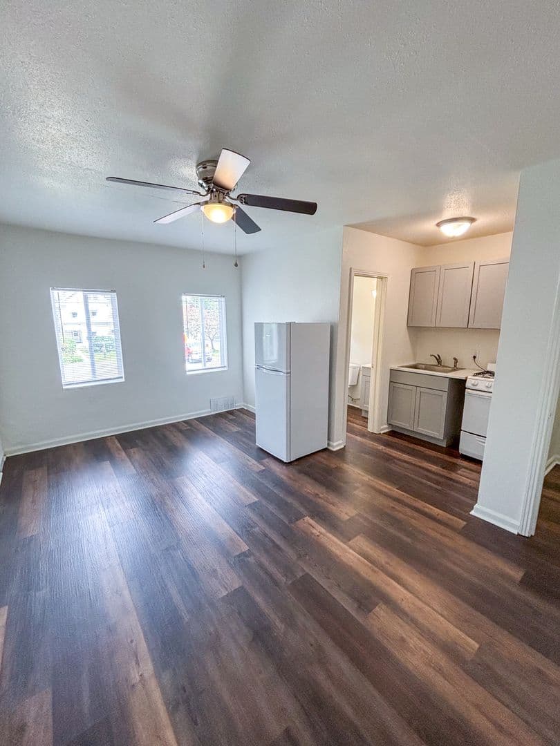 Topeka Apartment: 332 SW Topeka Blvd & 416 SW 4th St