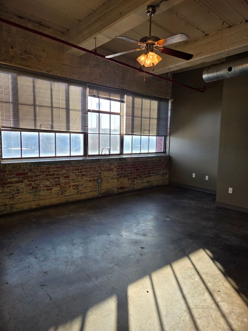 St Joseph Apartment: 1300 S. 11th Street