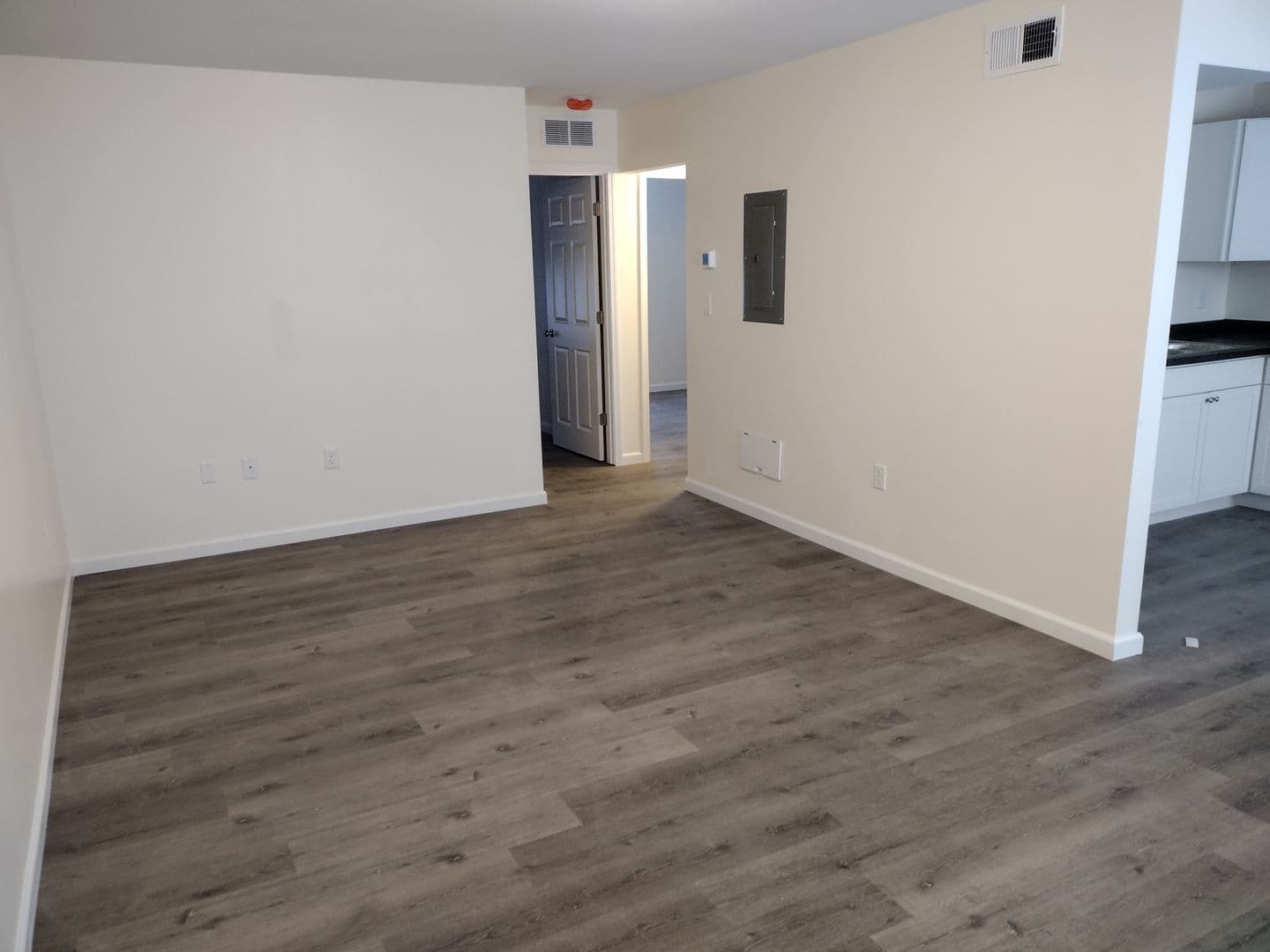 Topeka Apartment: 423 SE Winfield