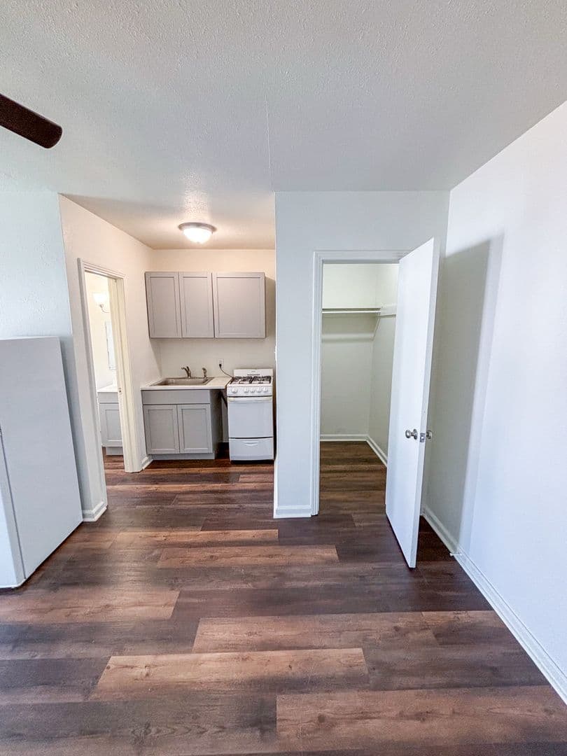 Topeka Apartment: 332 SW Topeka Blvd & 416 SW 4th St