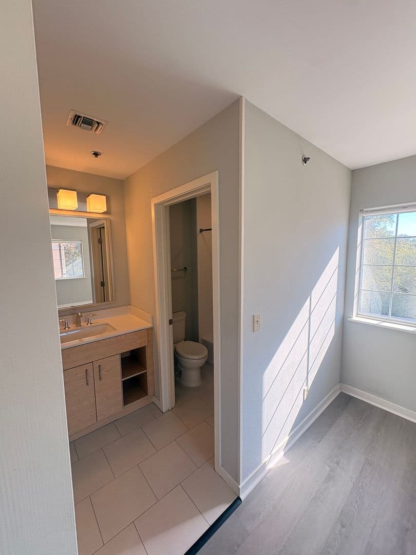 St. Louis Apartment: 1855 Craigshire Dr.