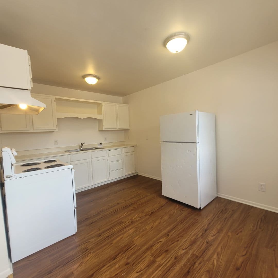 Topeka Apartment: 423 SE Winfield