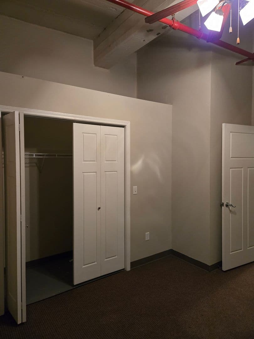 St Joseph Apartment: 1300 S. 11th Street