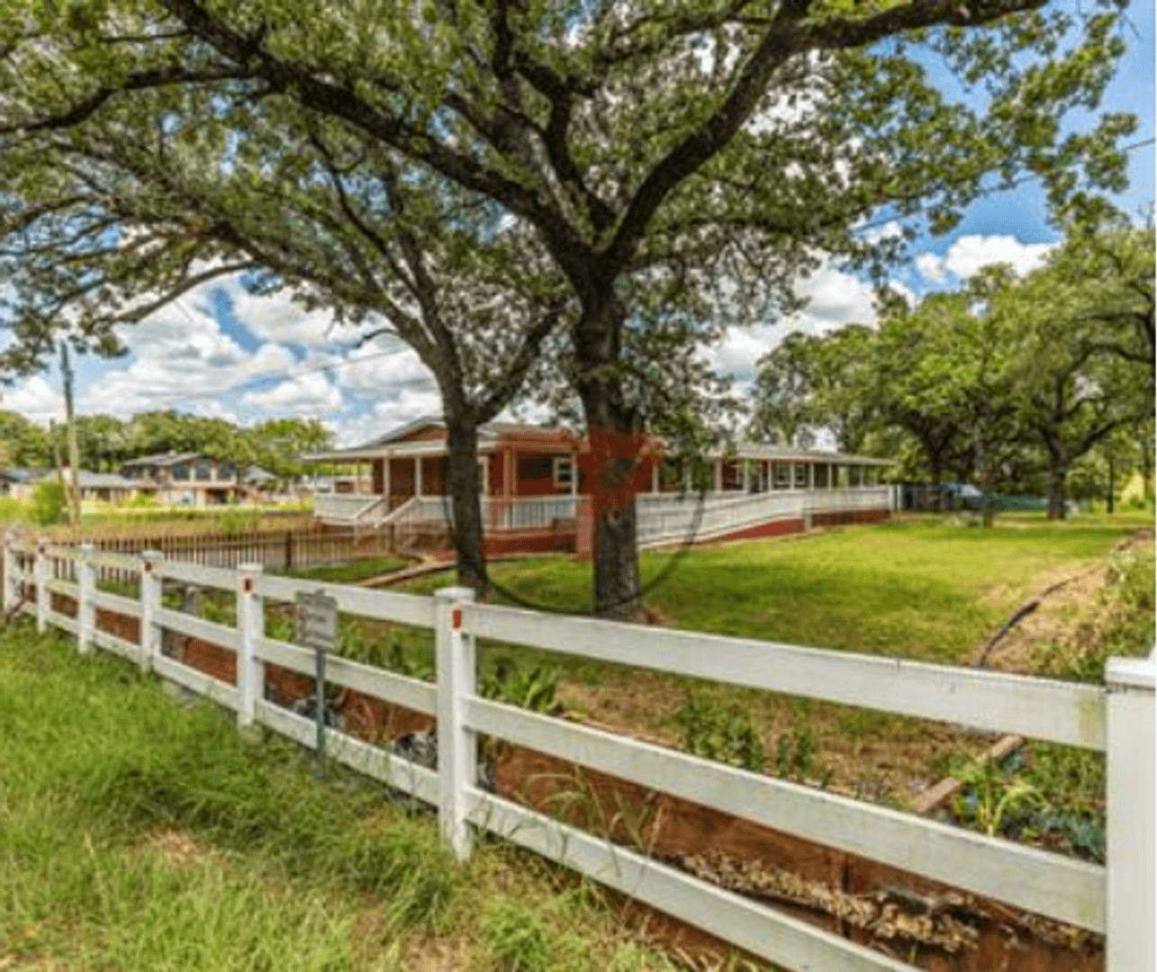 Axtell House: 444 Happy Swaner Lane