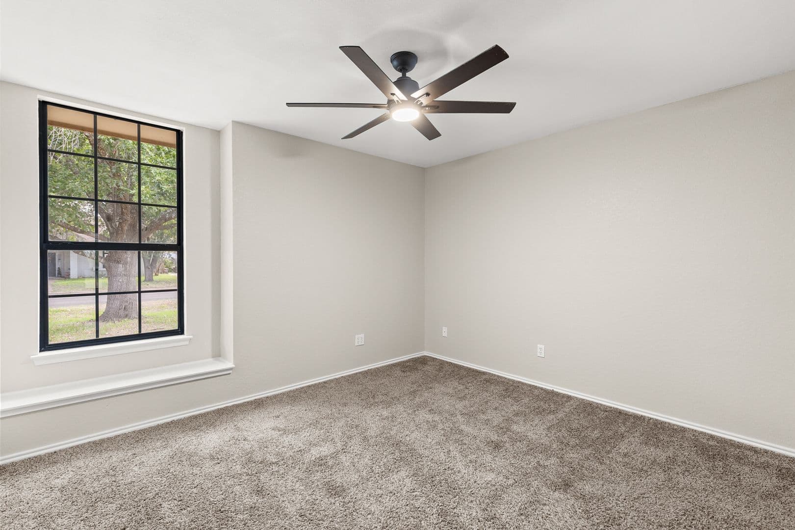 Hewitt House: 209 Bonham Drive