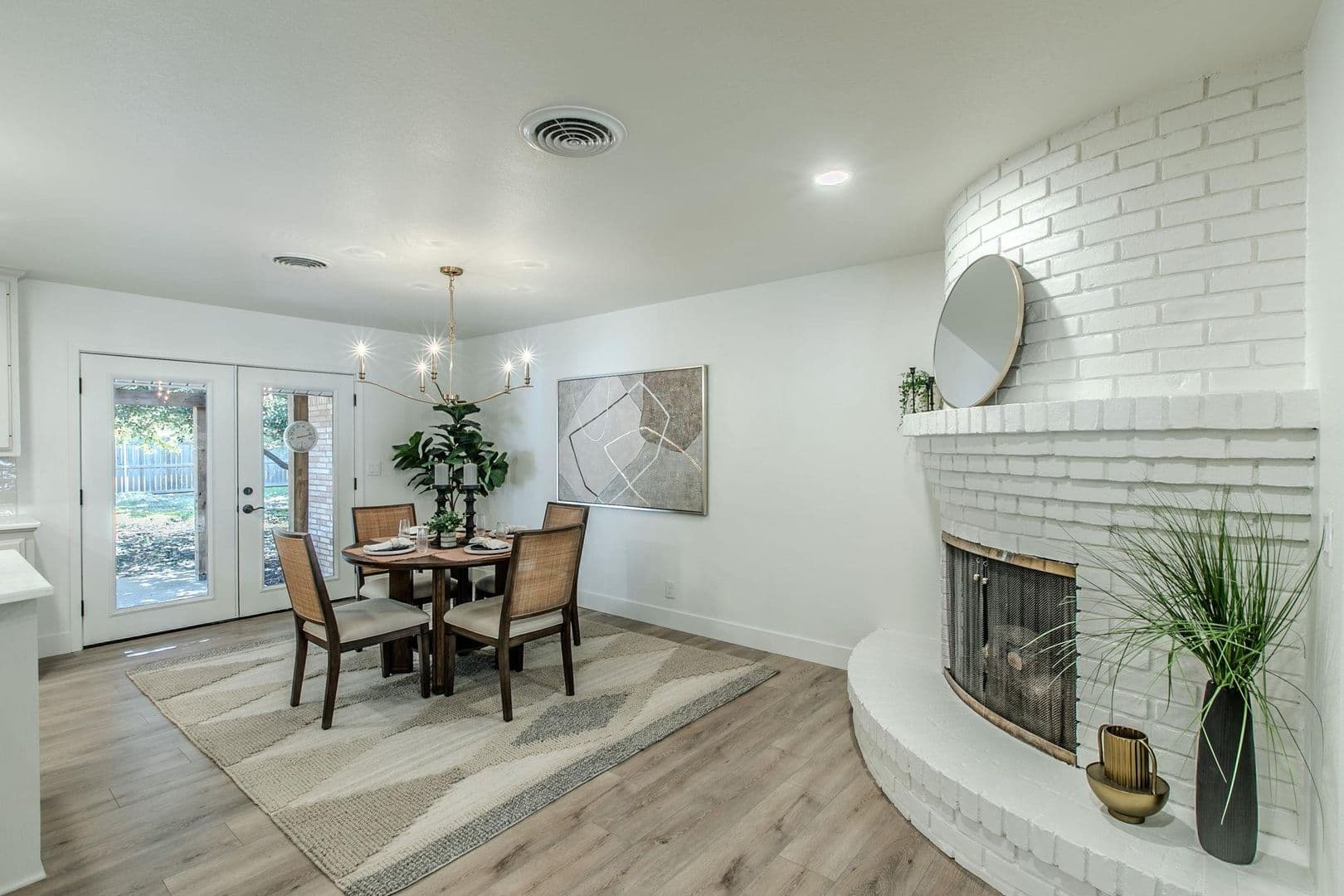 Waco House: 5220 Lake Charles Drive