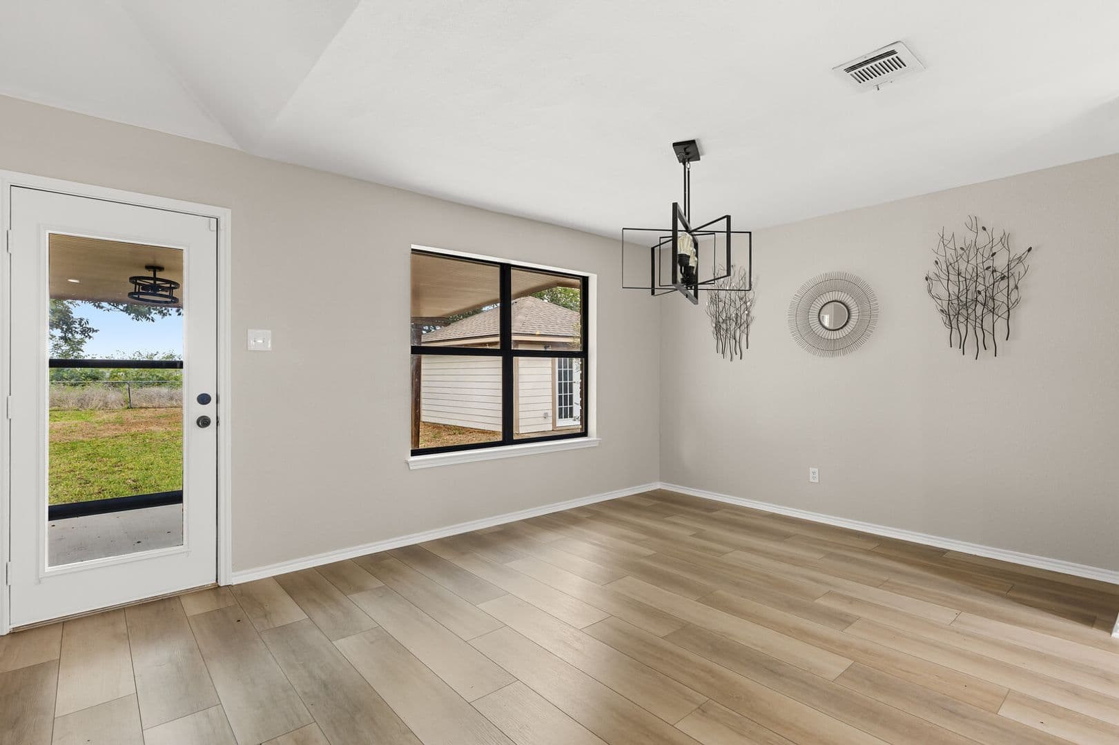 Hewitt House: 209 Bonham Drive