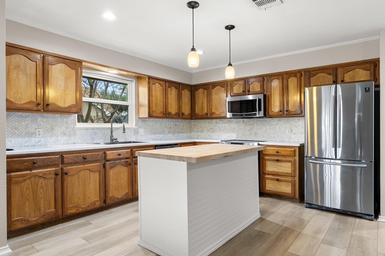 Hewitt House: 209 Bonham Drive