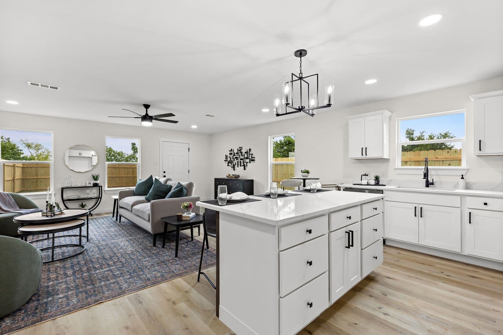 Robinson Apartment: 516 Paso Fino St
