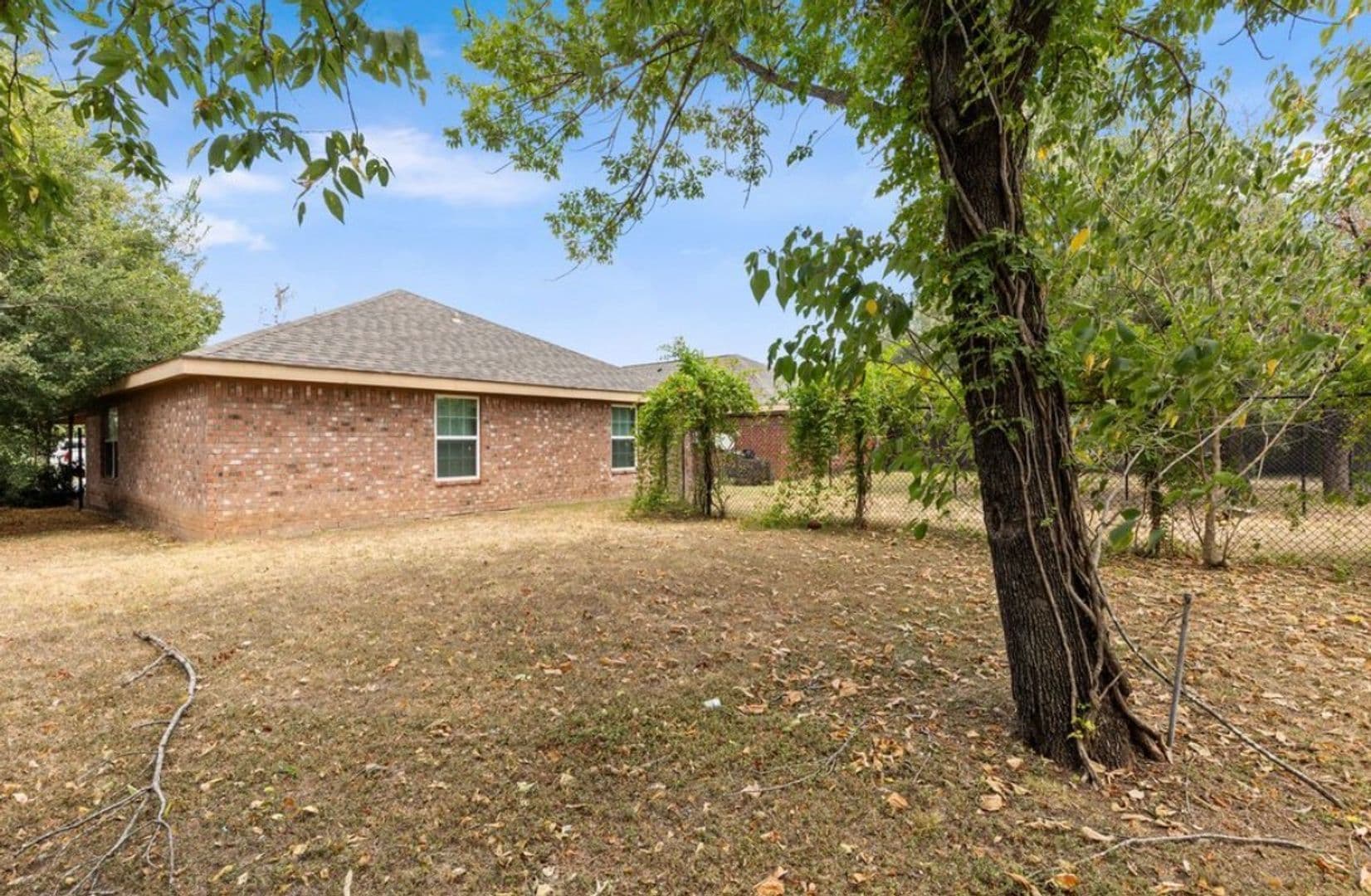 Waco Apartment: 217 E Craven