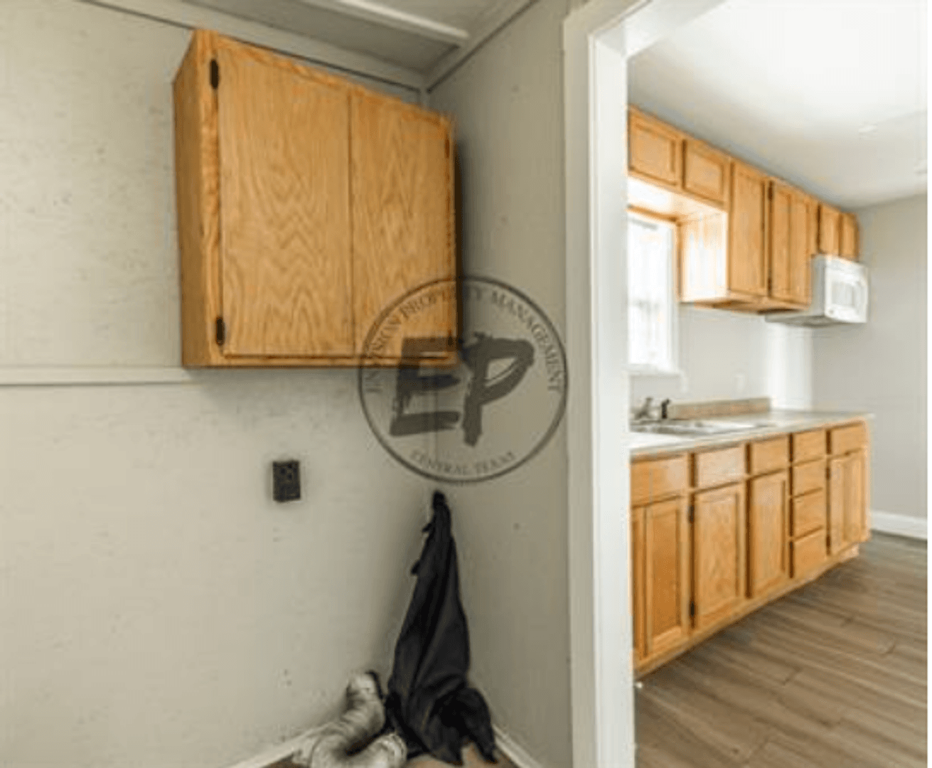 Lacy Lakeview House: 911 East Craven Avenue