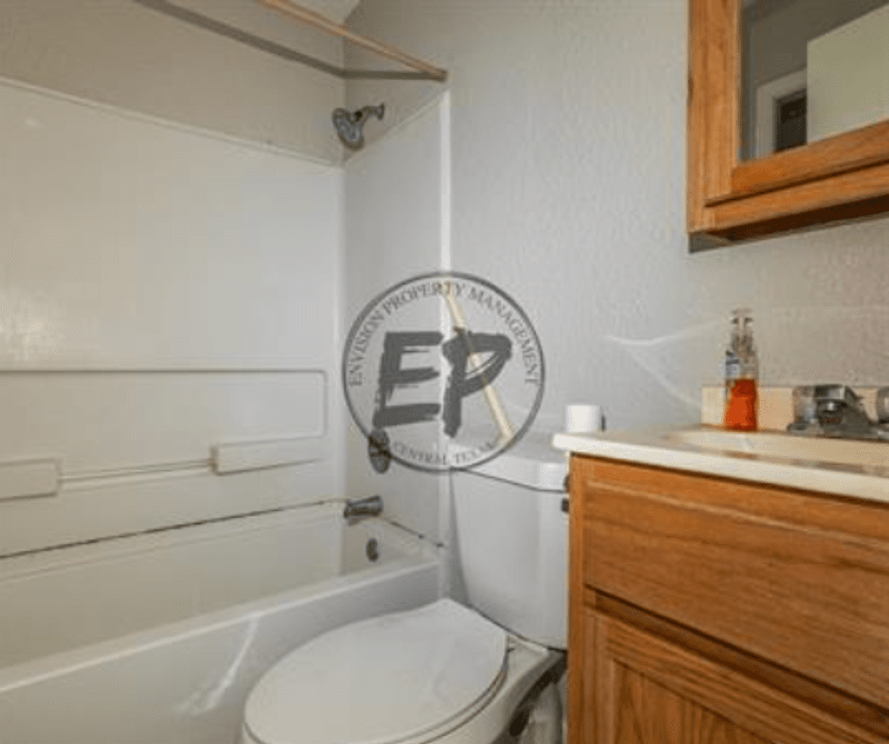 Lacy Lakeview House: 911 East Craven Avenue