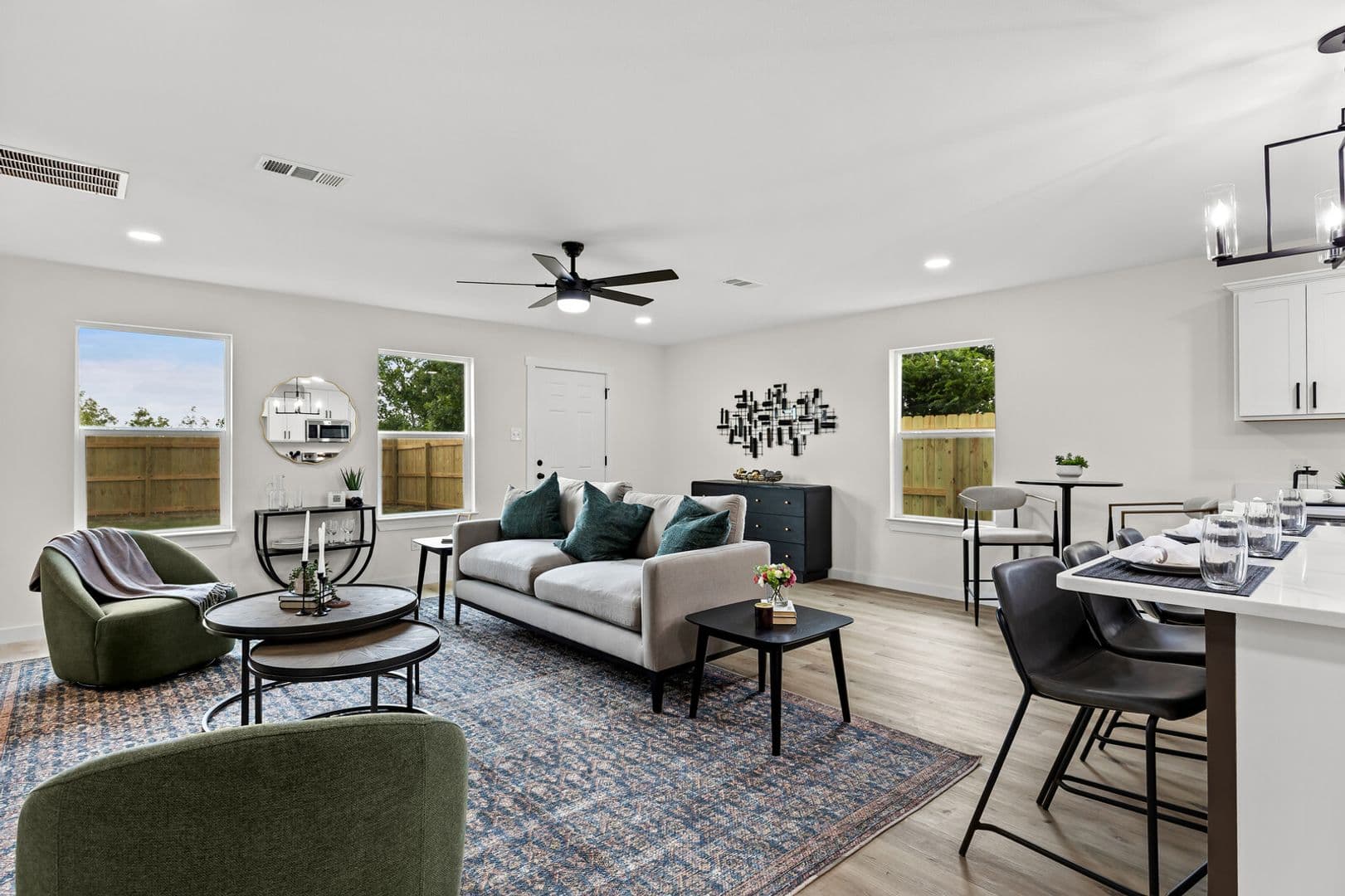 Robinson Apartment: 516 Paso Fino St