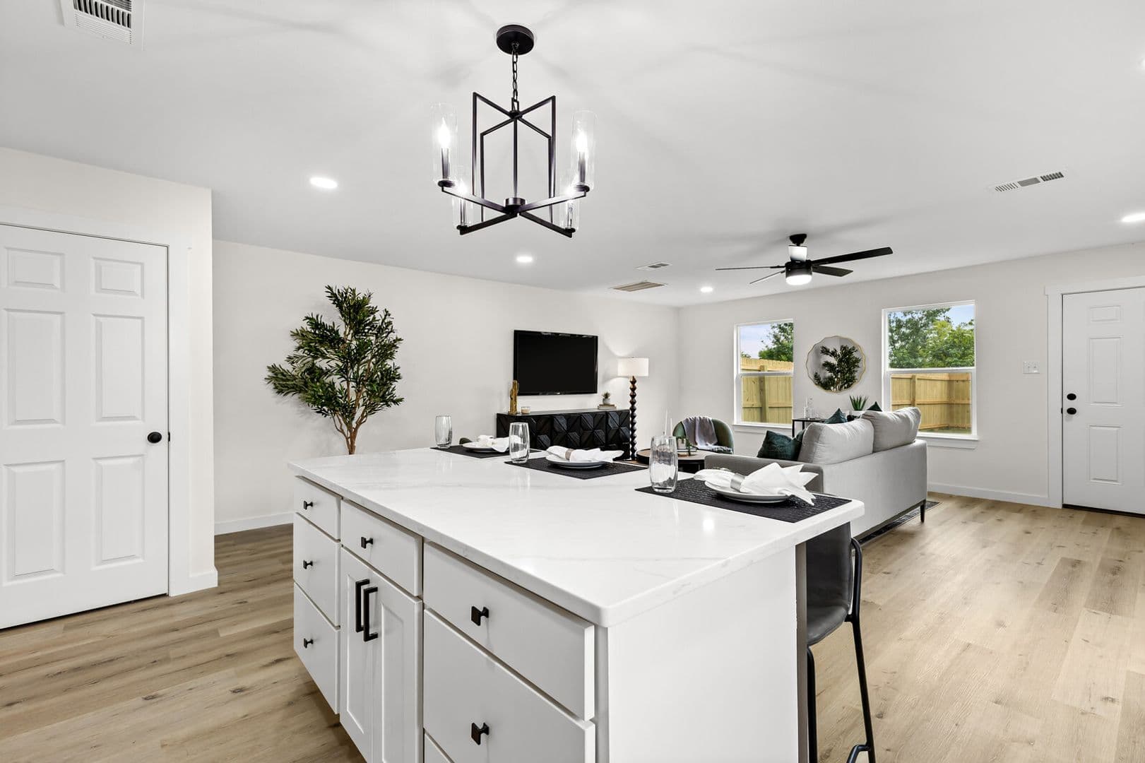Robinson Apartment: 516 Paso Fino St