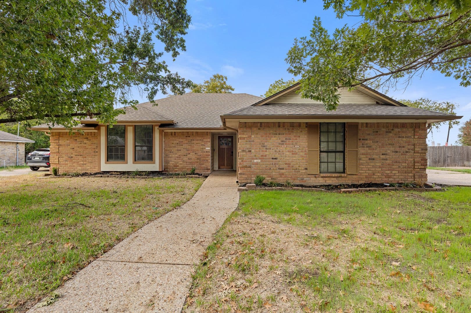 Hewitt House: 209 Bonham Drive
