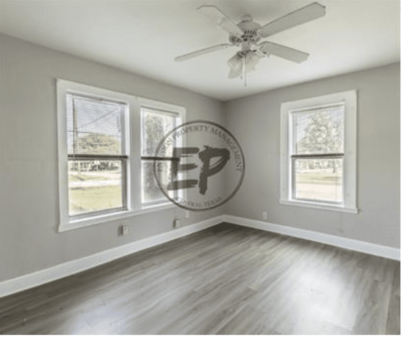 Lacy Lakeview House: 911 East Craven Avenue