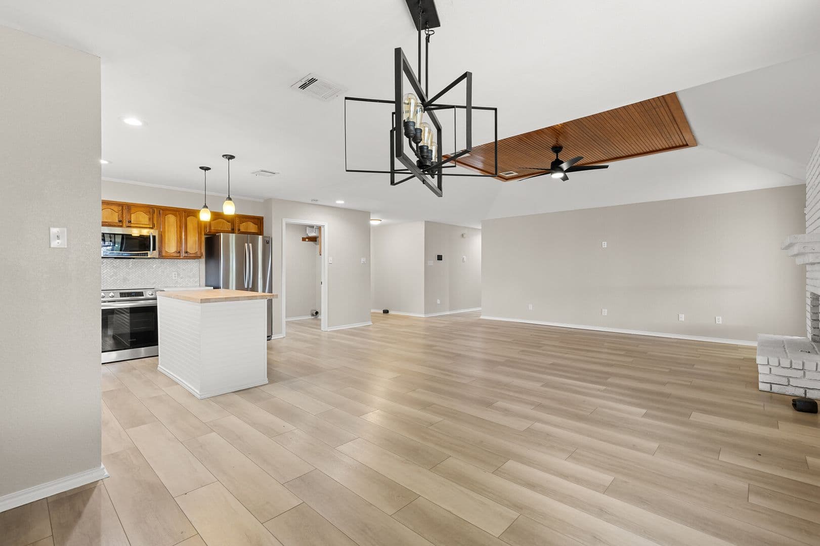 Hewitt House: 209 Bonham Drive