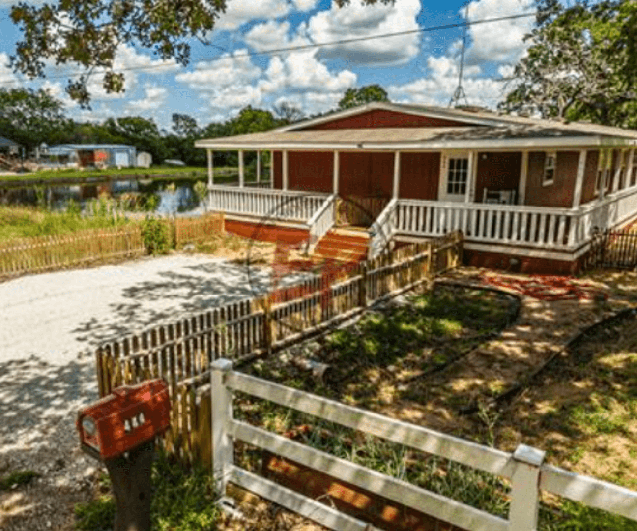 Axtell House: 444 Happy Swaner Lane