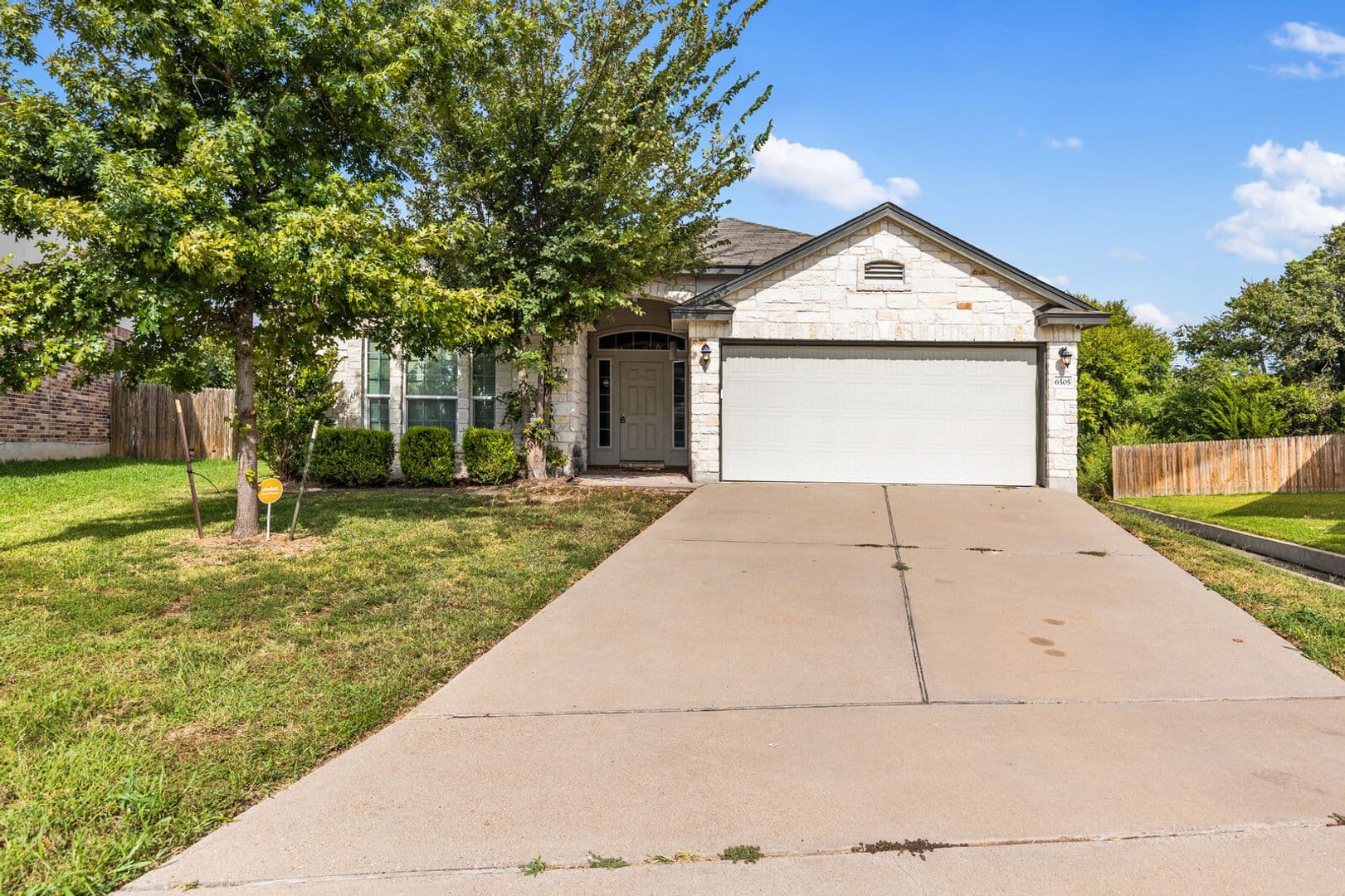 Woodway House: 6505 Vista View Drive