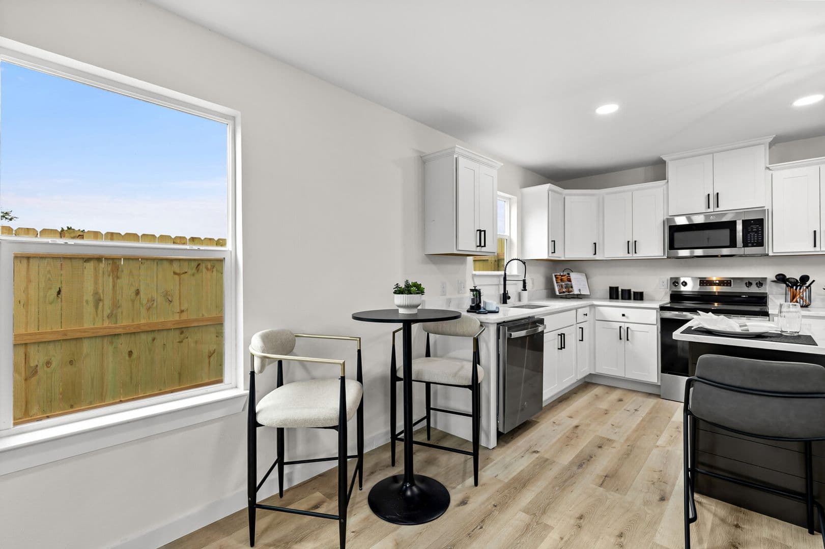 Robinson Apartment: 516 Paso Fino St
