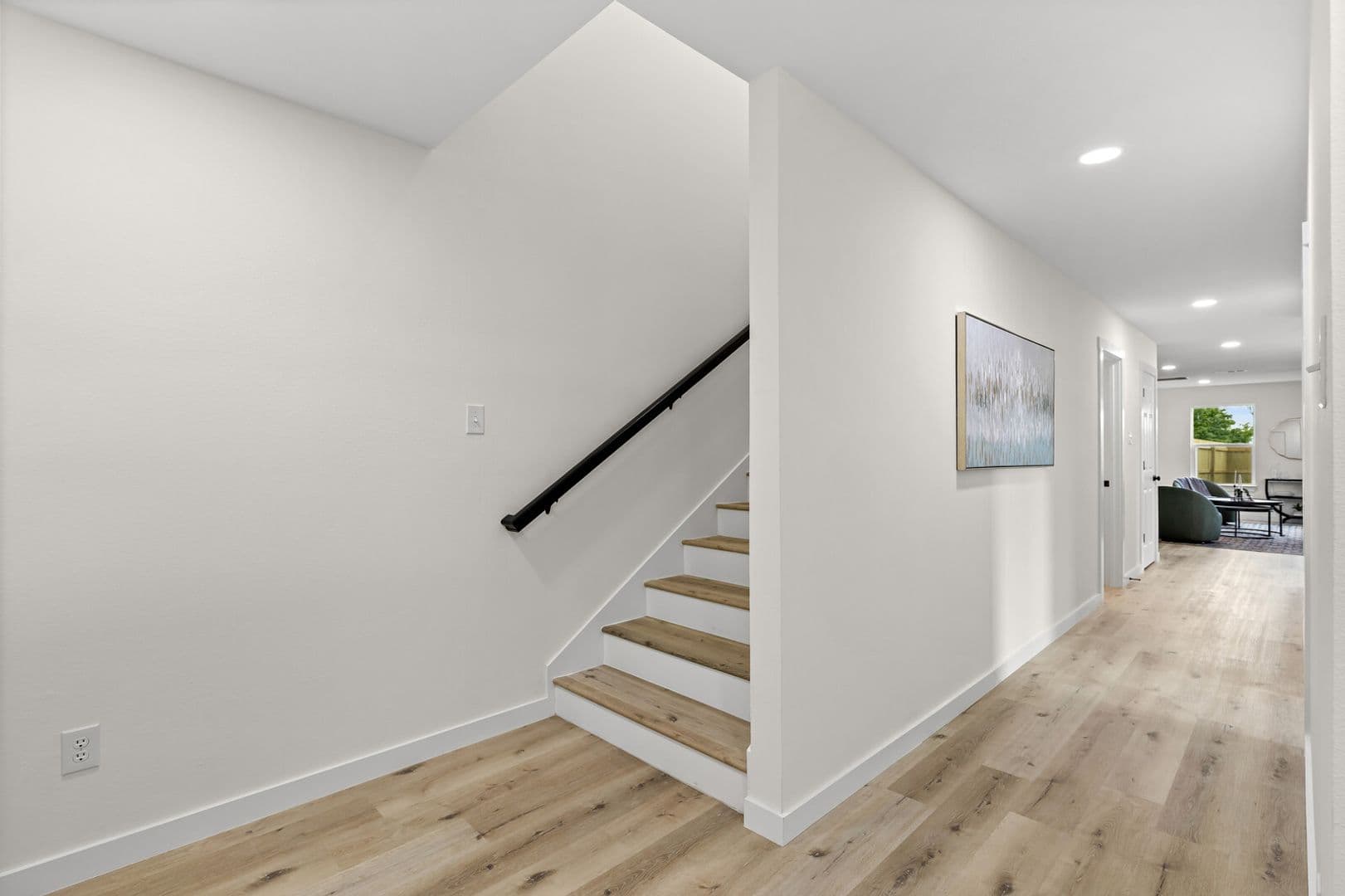 Robinson Apartment: 516 Paso Fino St