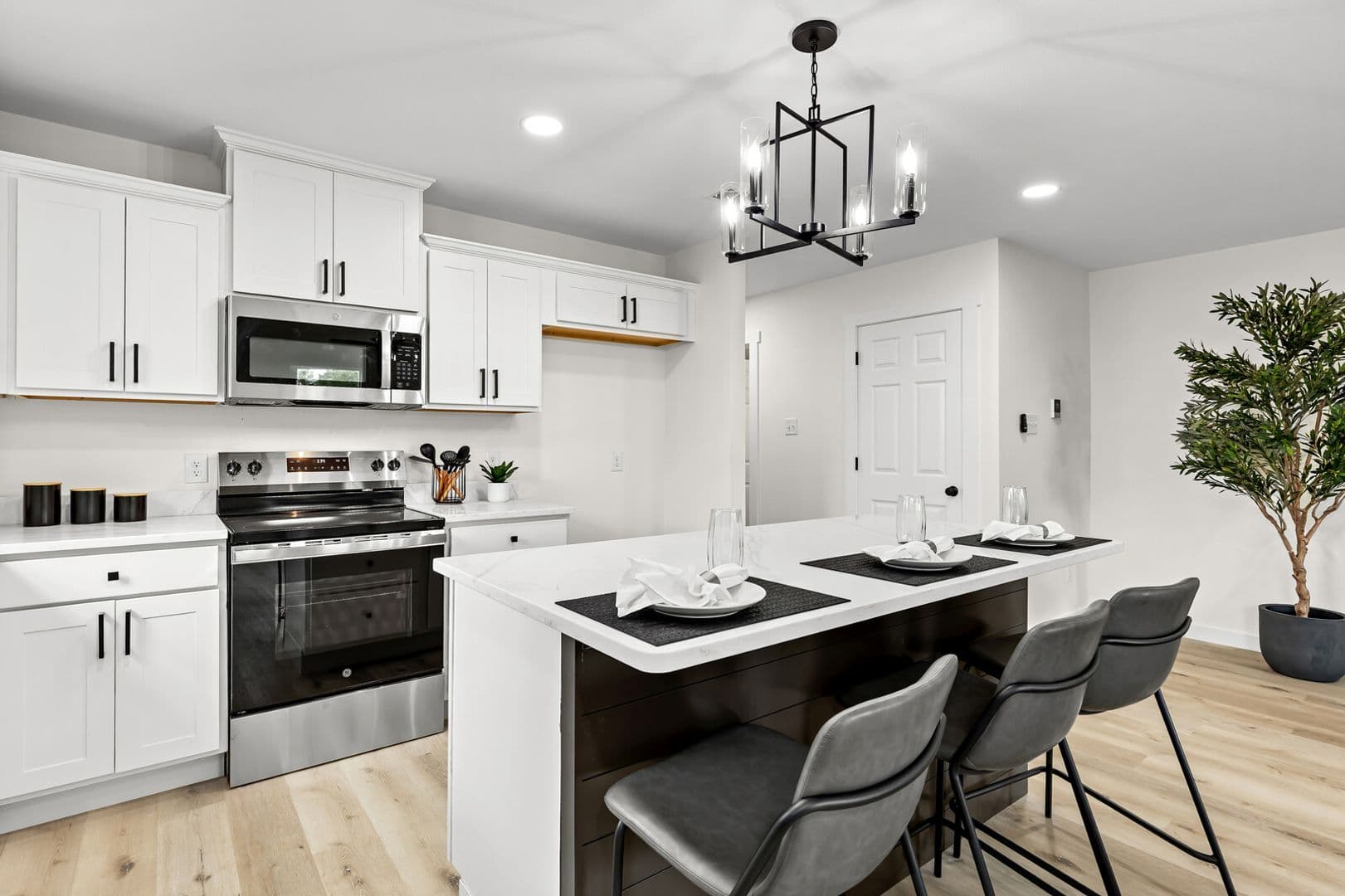 Robinson Apartment: 516 Paso Fino St