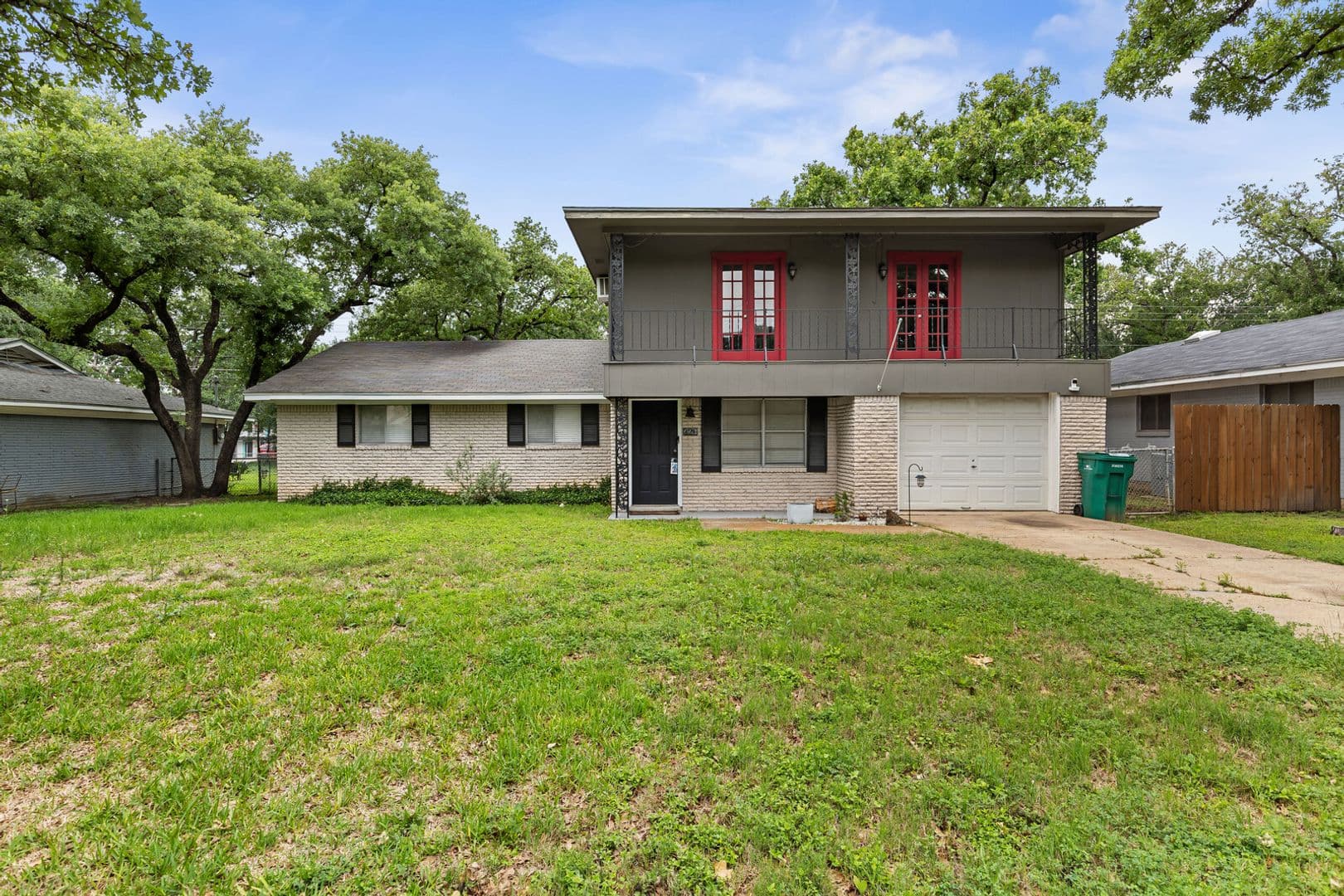 Waco House: 326 South Barbara Street