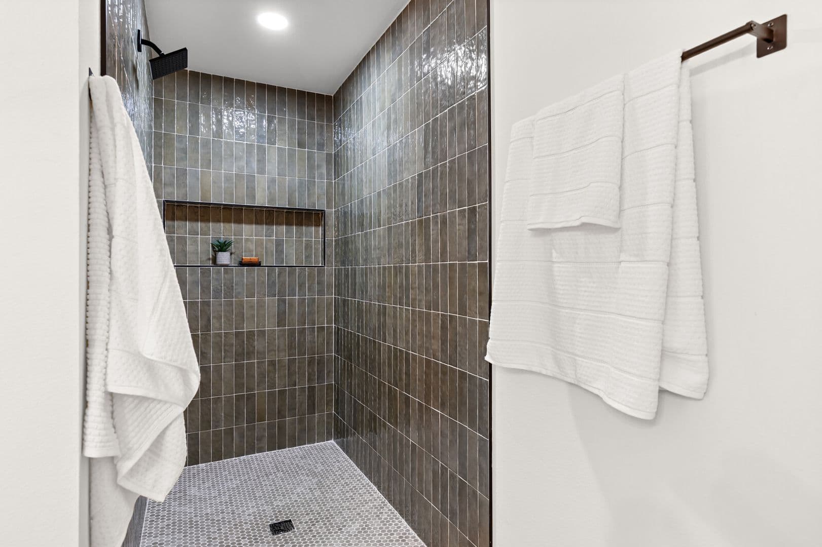 Robinson Apartment: 516 Paso Fino St