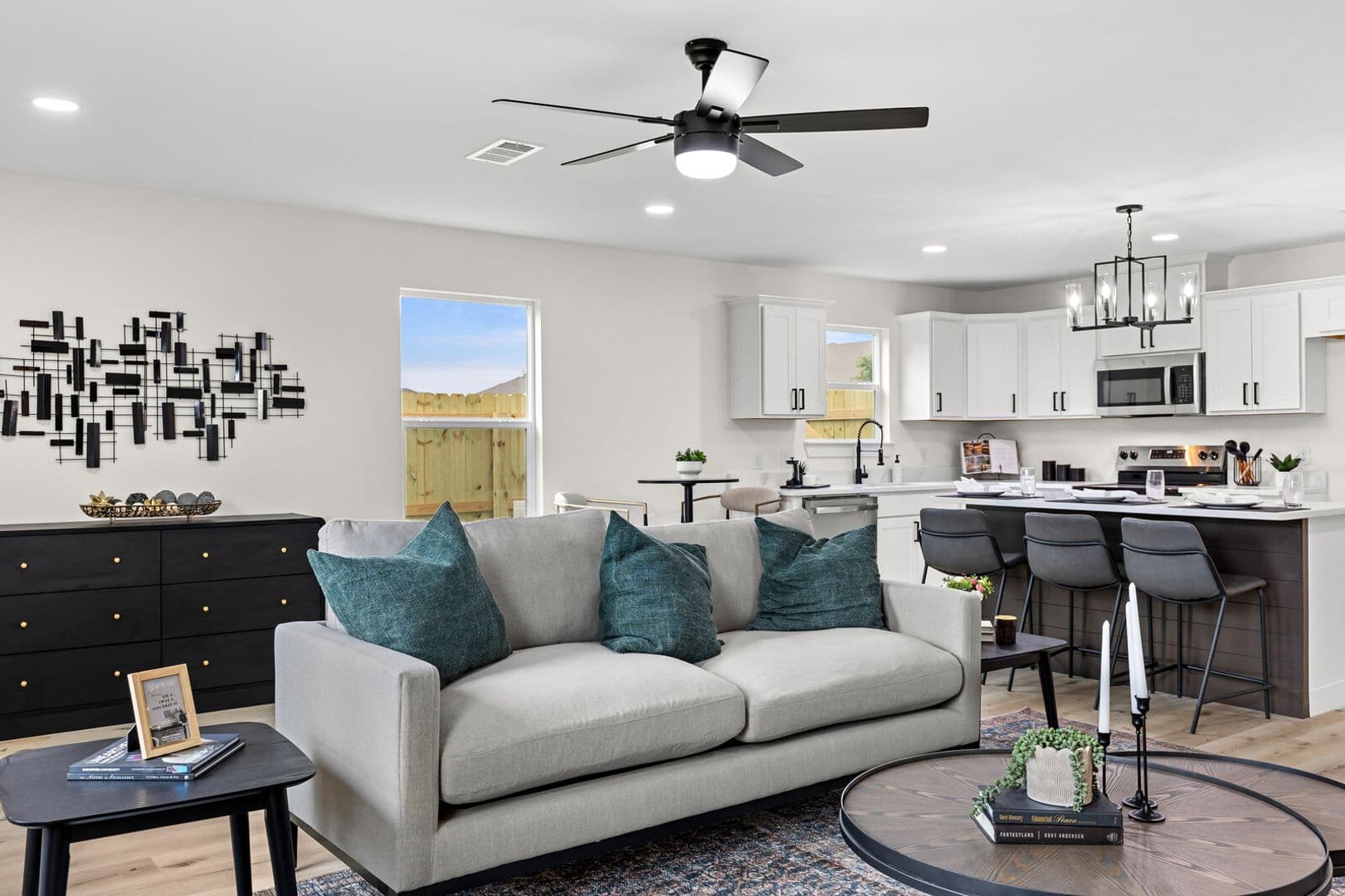 Robinson Apartment: 516 Paso Fino St