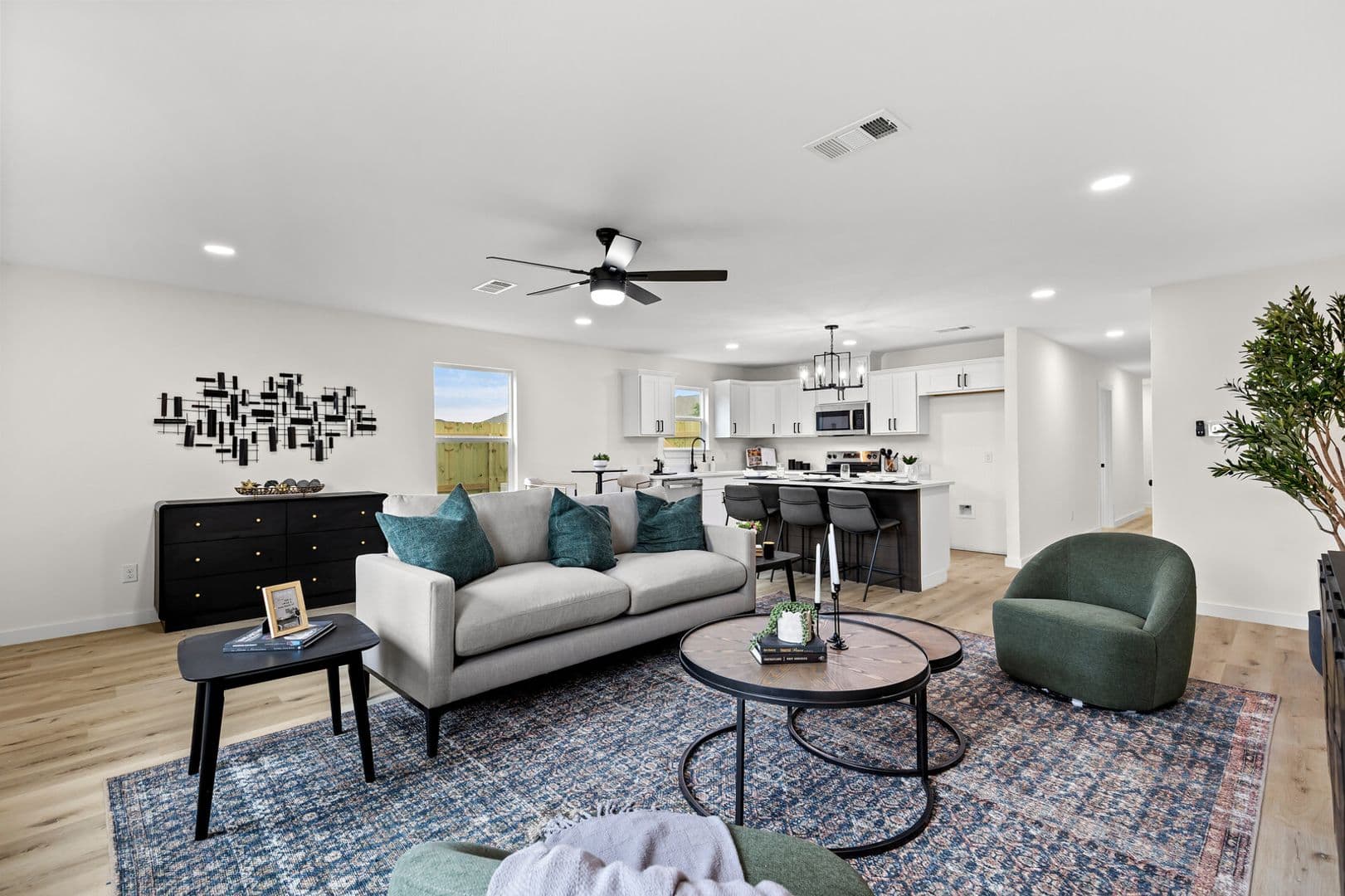 Robinson Apartment: 516 Paso Fino St