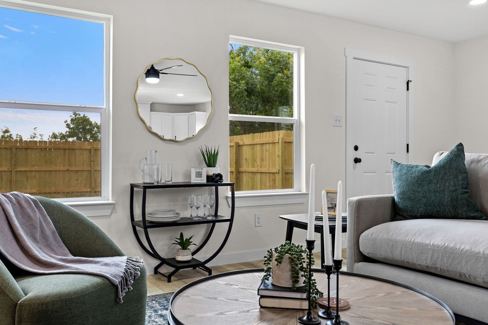 Robinson Apartment: 516 Paso Fino St
