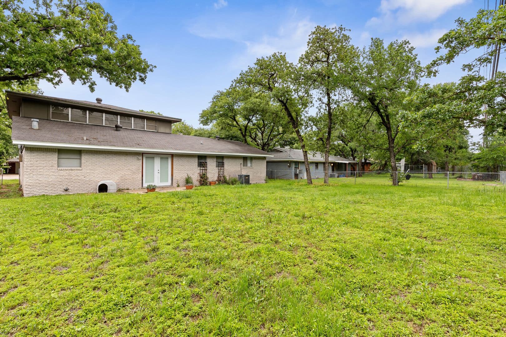Waco House: 326 South Barbara Street