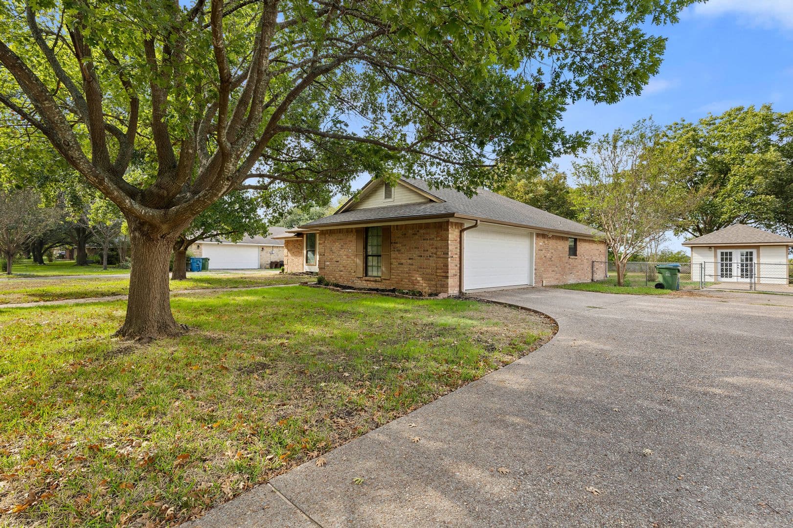 Hewitt House: 209 Bonham Drive