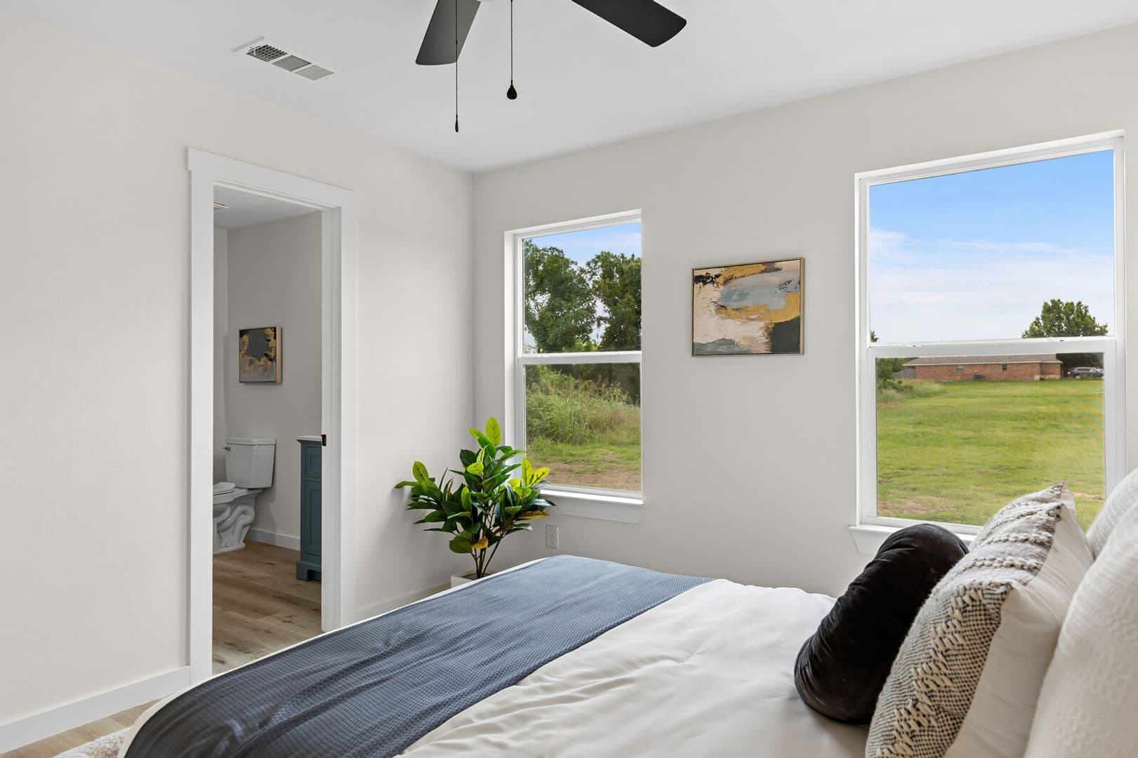 Robinson Apartment: 516 Paso Fino St