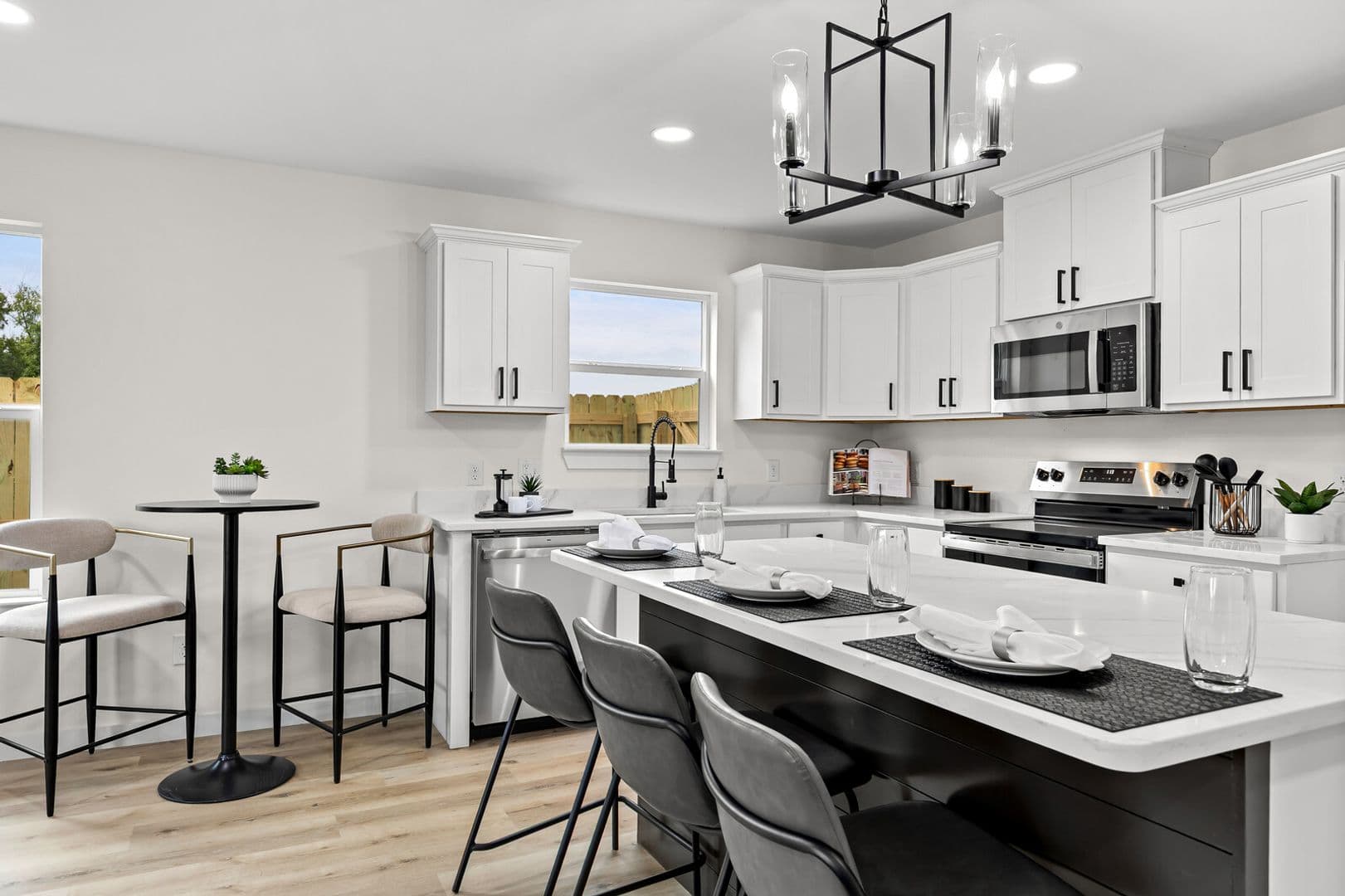 Robinson Apartment: 516 Paso Fino St