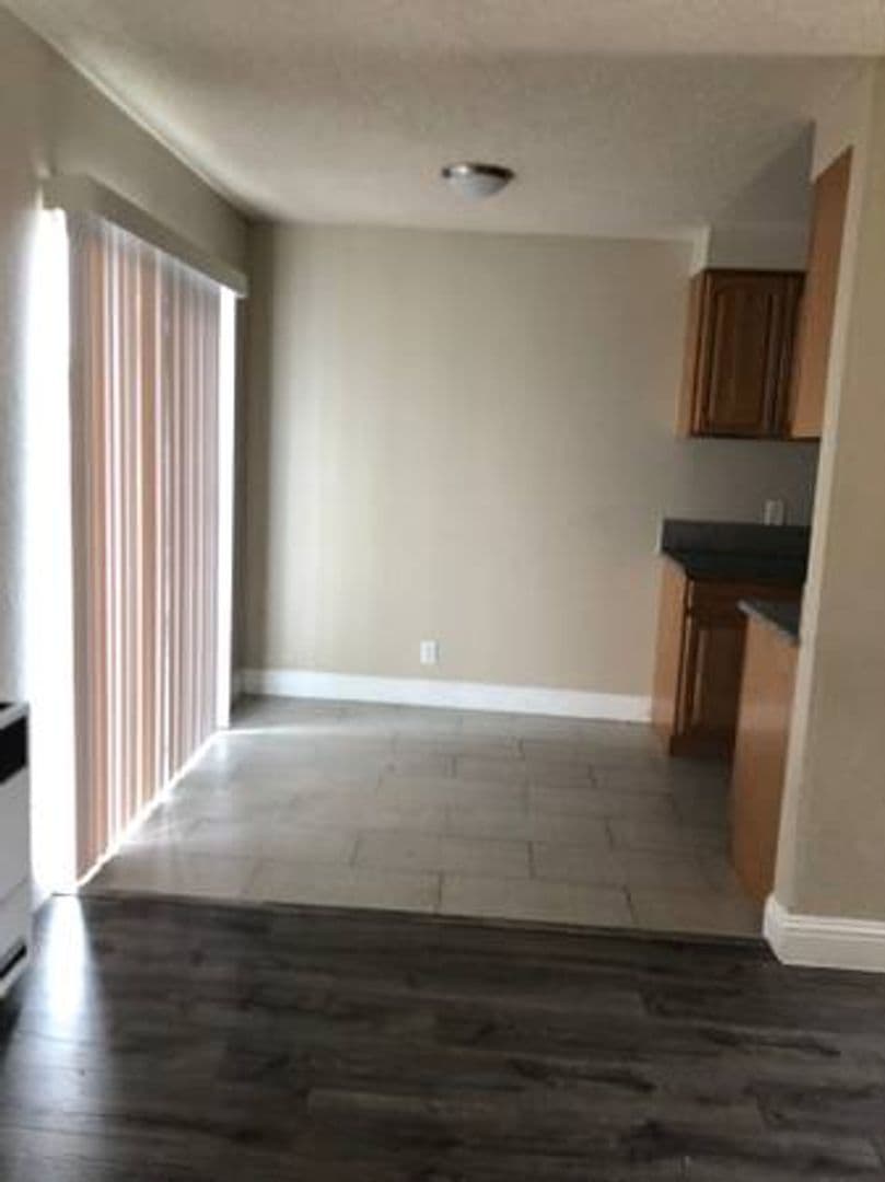 Richmond Condo: 541 Nevin Ave