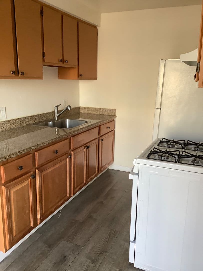 Richmond Apartment: 537 Nevin Ave