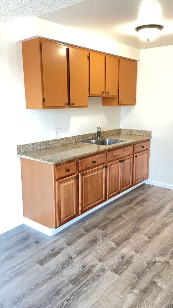 Richmond Apartment: 537 Nevin Ave