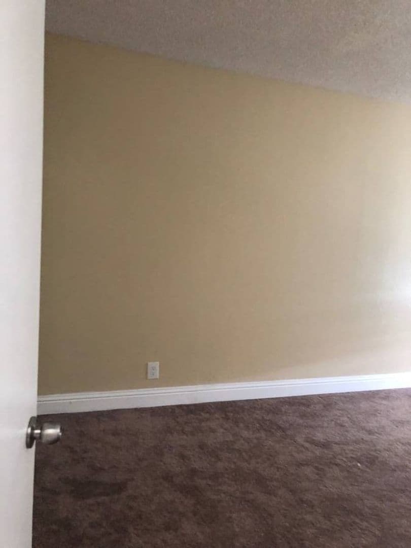 Richmond Condo: 541 Nevin Ave