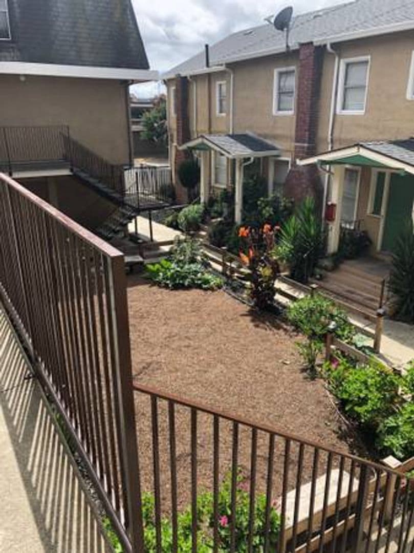 Richmond Condo: 541 Nevin Ave