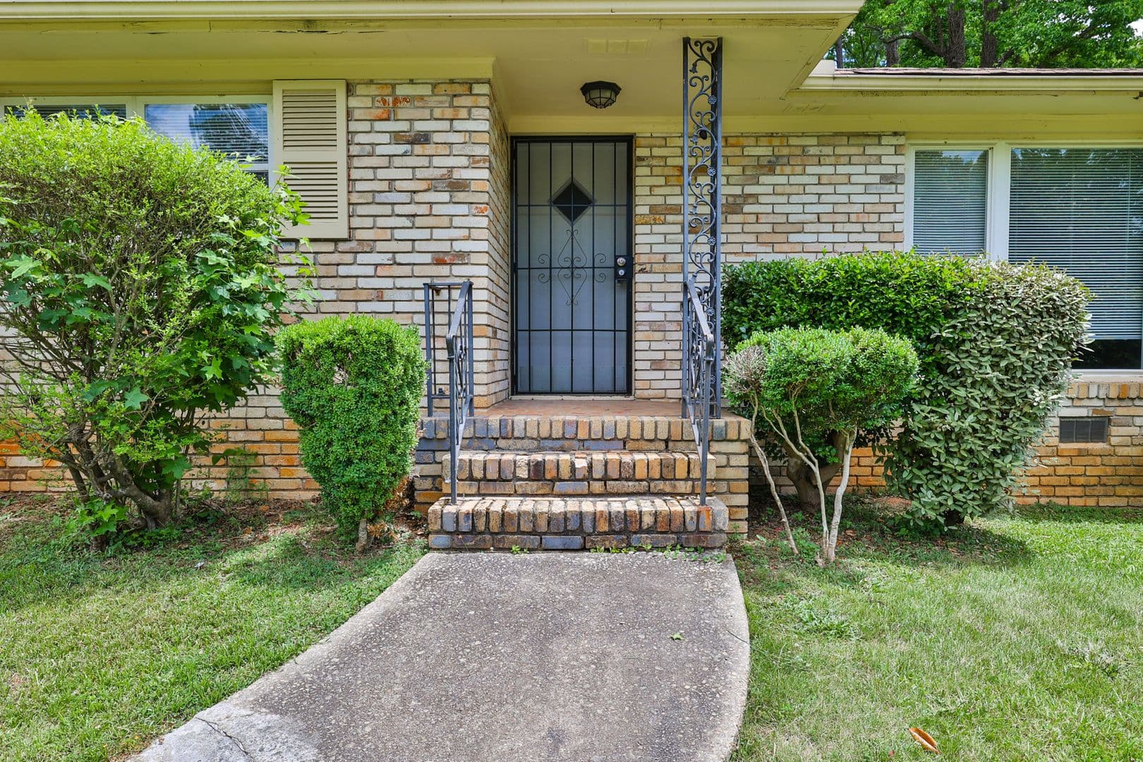 Atlanta House: 1260 Shore Dr SW