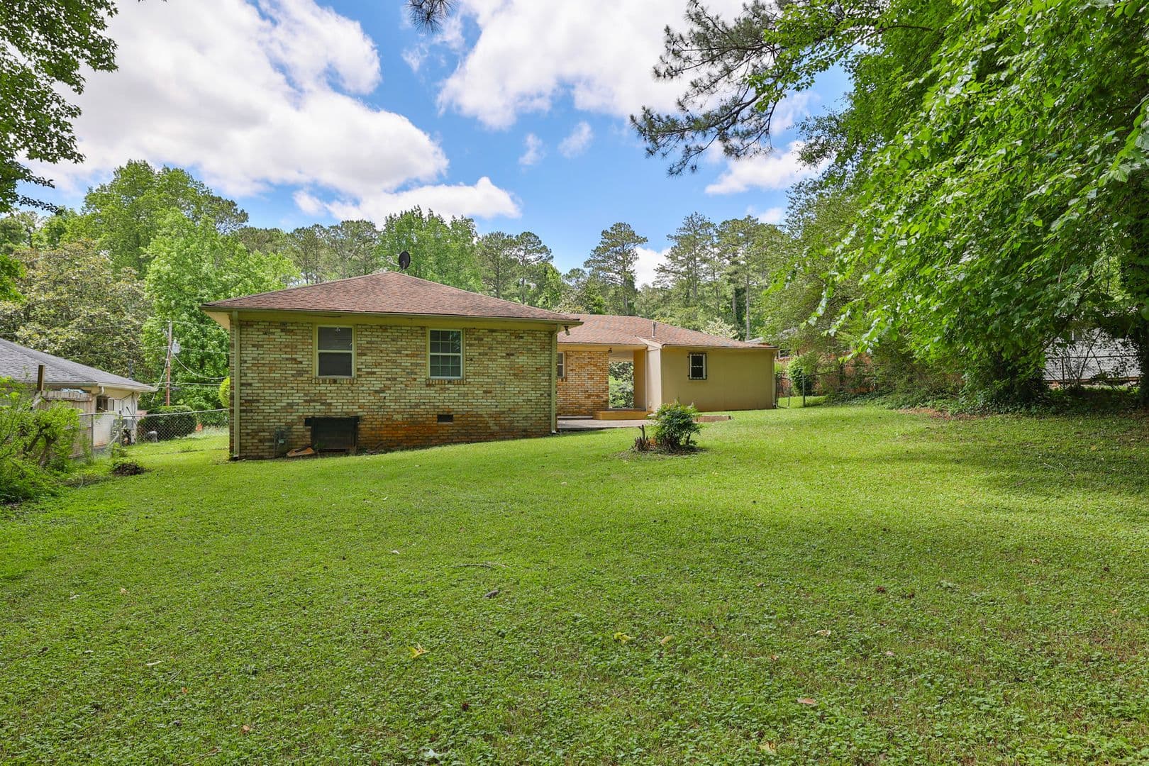 Atlanta House: 1260 Shore Dr SW