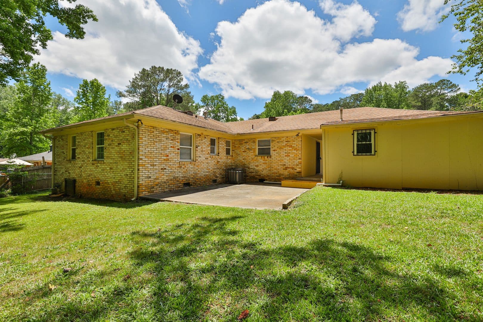 Atlanta House: 1260 Shore Dr SW