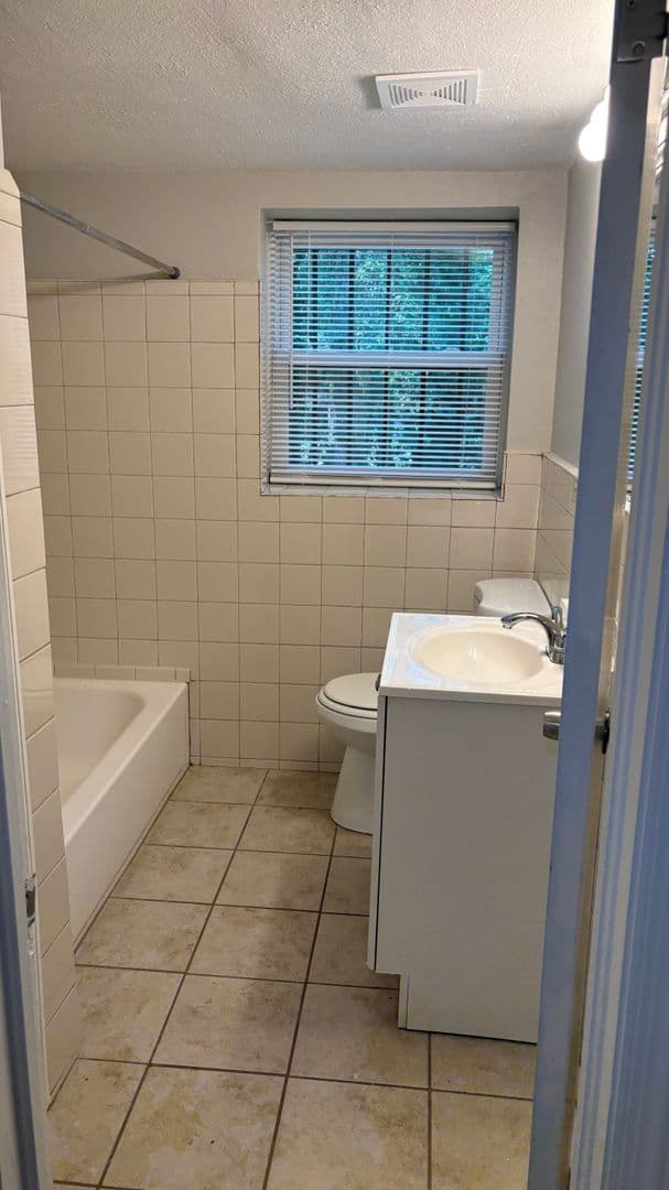 Atlanta House: 2059 Honeysuckle LN SW- Unit B