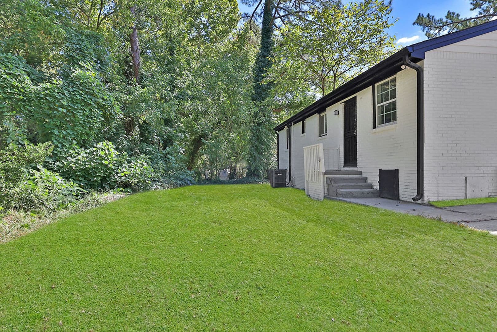 Atlanta House: 863 Fairburn Rd NW