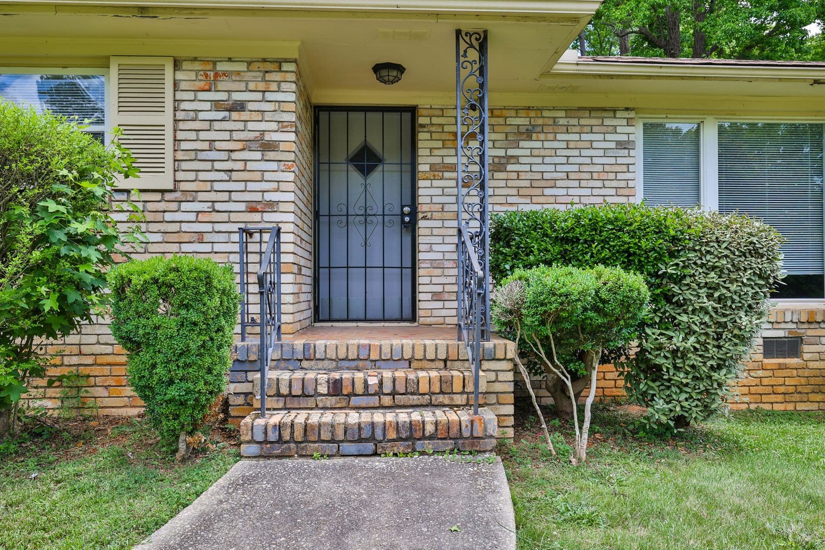 Atlanta House: 1260 Shore Dr SW