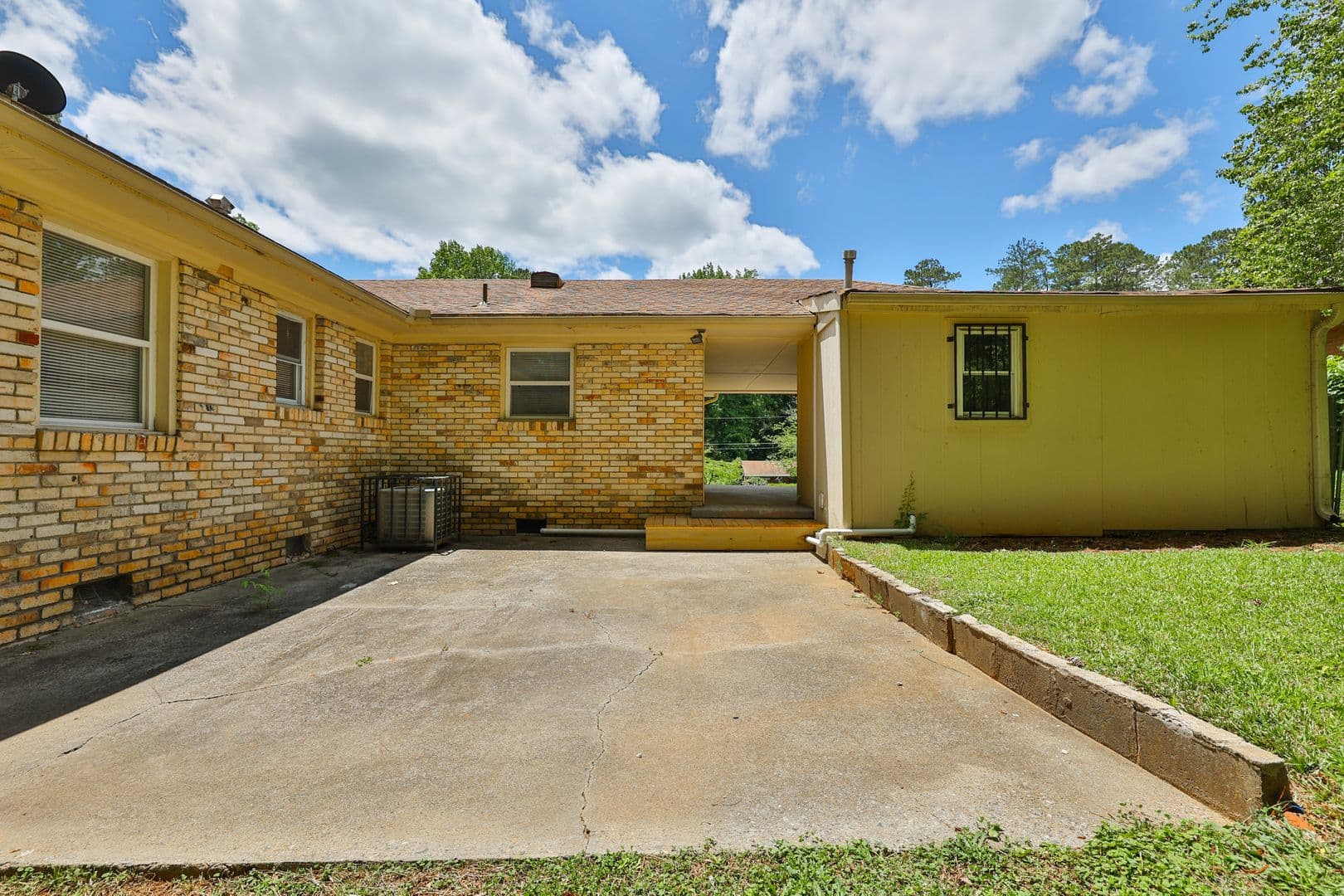 Atlanta House: 1260 Shore Dr SW