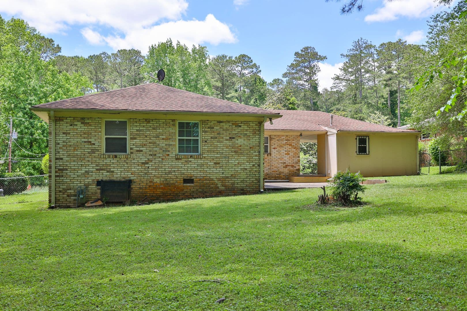 Atlanta House: 1260 Shore Dr SW
