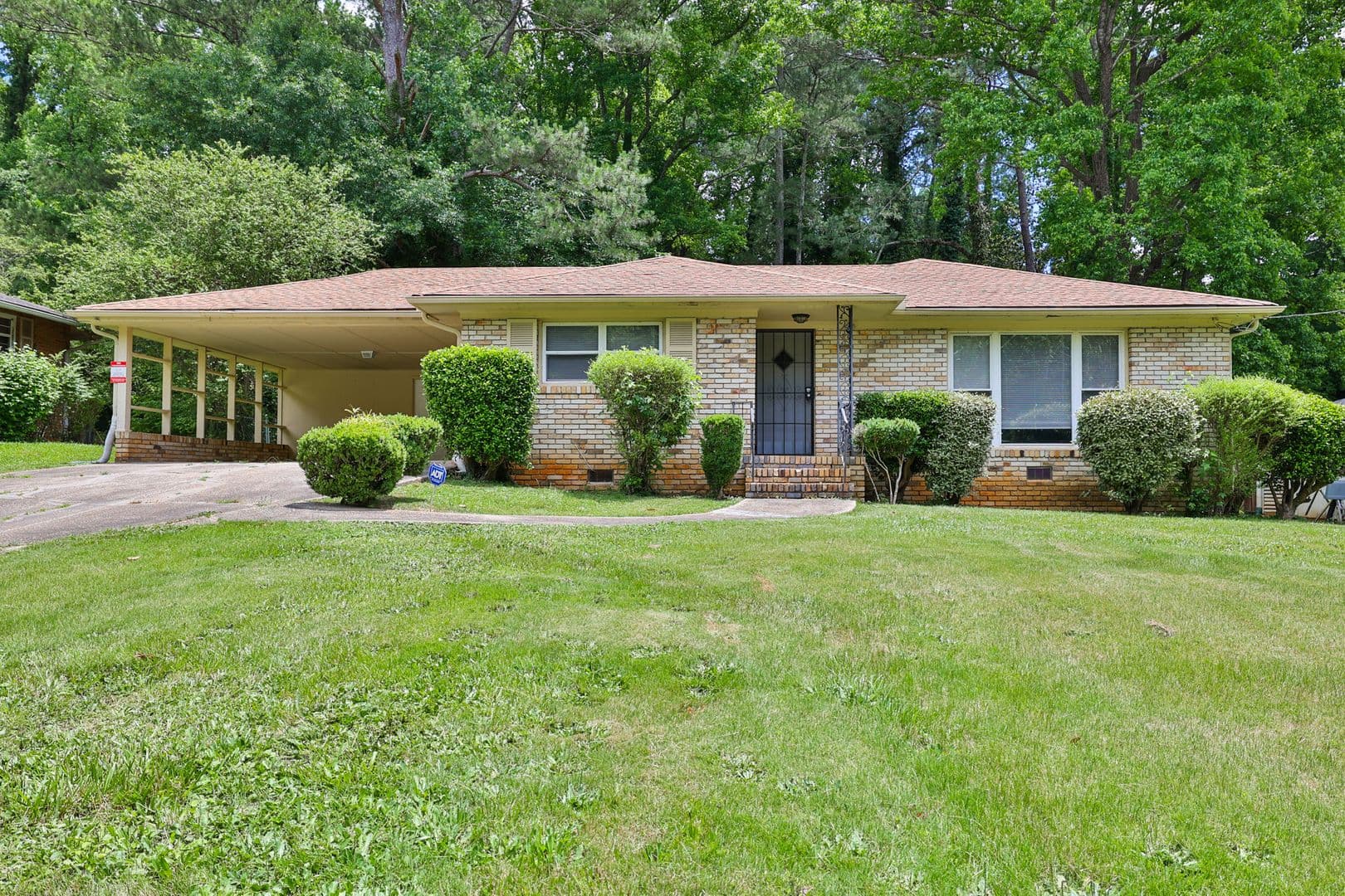 Atlanta House: 1260 Shore Dr SW