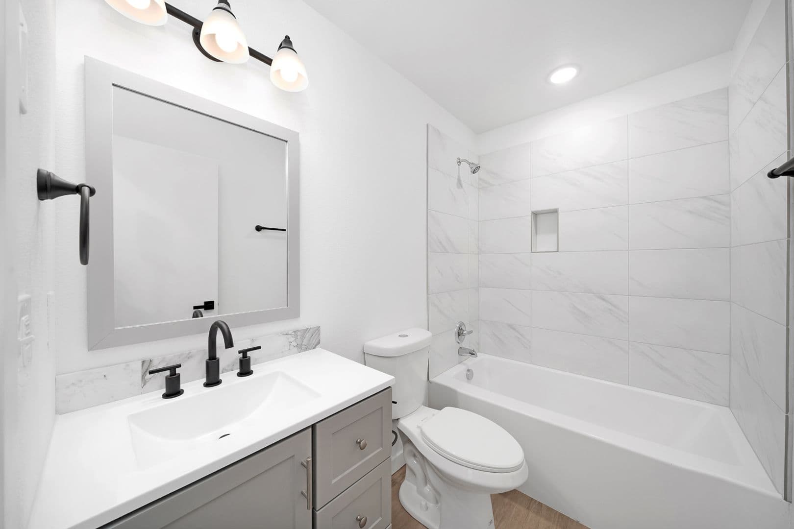 Hillsboro Apartment: 663-666 E Main St